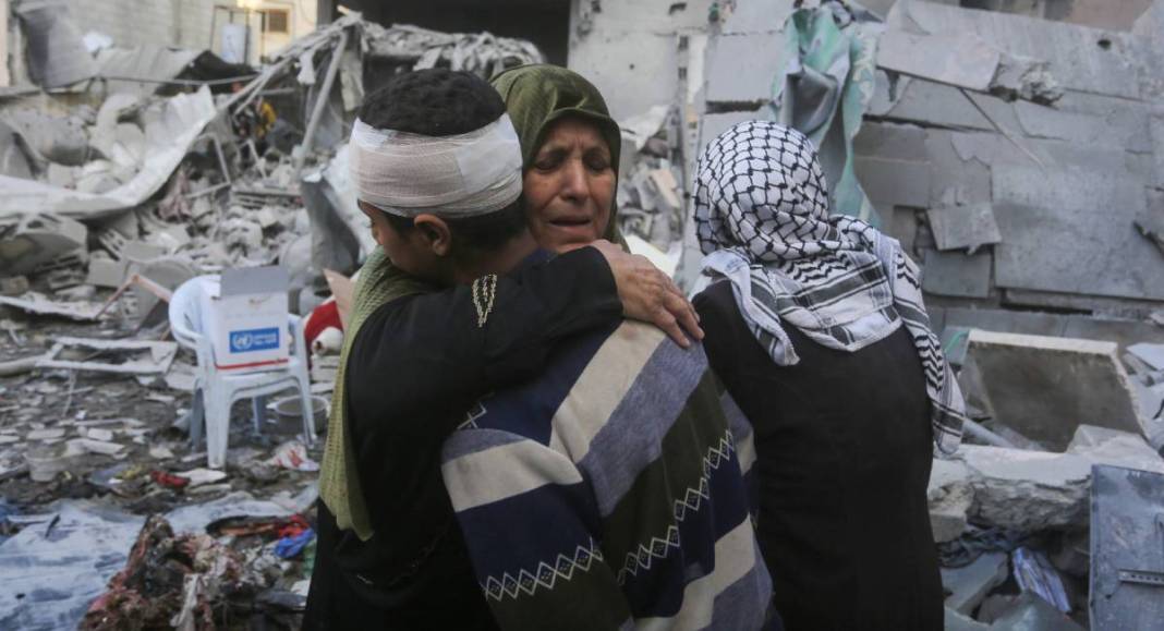 İsrail, sivillerin yaşadığı Nusayrat Kampı'nı bombaladı 9